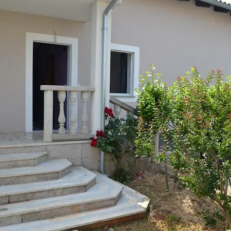 Apartment Apartman Nino Stinjan *