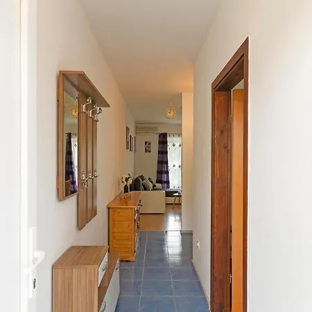 Apartment Apartman Nino Stinjan